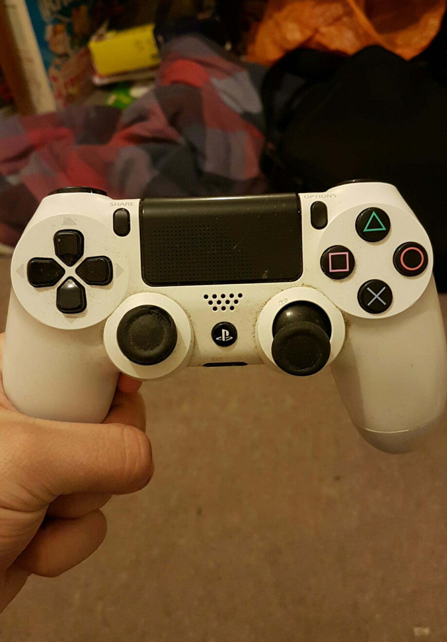 Broken PS4 controller in ME4 Chatham for £6.00 for sale