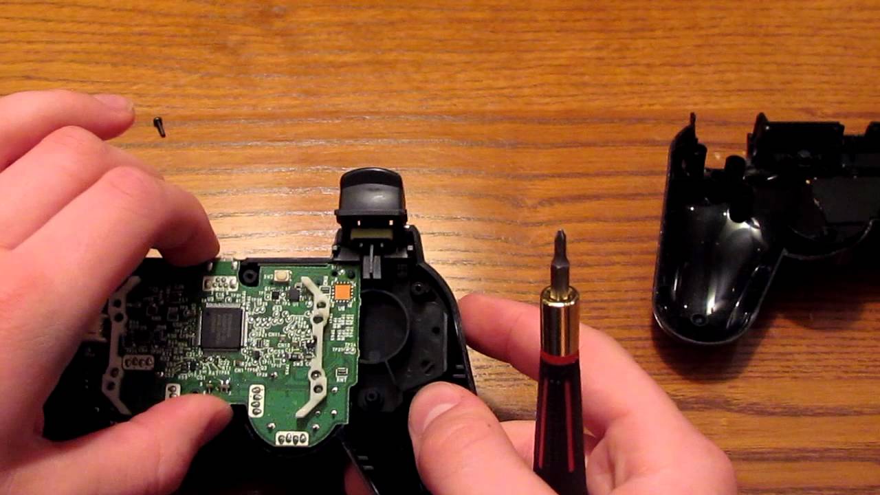 How To Take Apart Your PS3 Controller