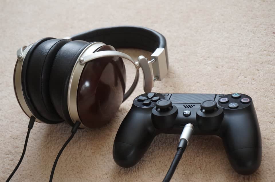 PS4 allows for any headphone to be plugged straight into the controller ...